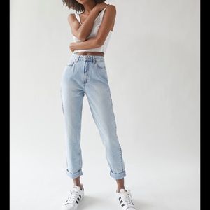 BDG light wash mom jeans size 26